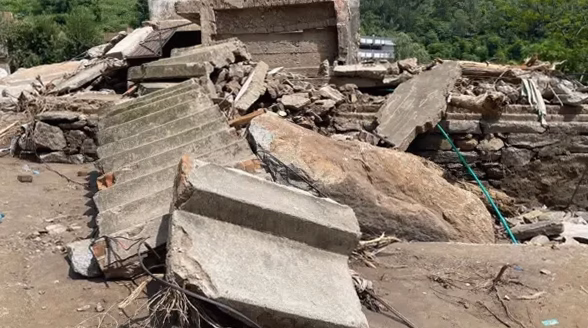 Inondations dévastatrices au Népal : une nouvelle crue menace, bilan tragique avec plus de 472 morts et 1 400 disparus